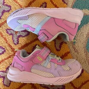 Girls stride rite made to play sneaker size 10.5